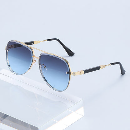 Flaer Skyline™: Gradient Aviator Sunglasses